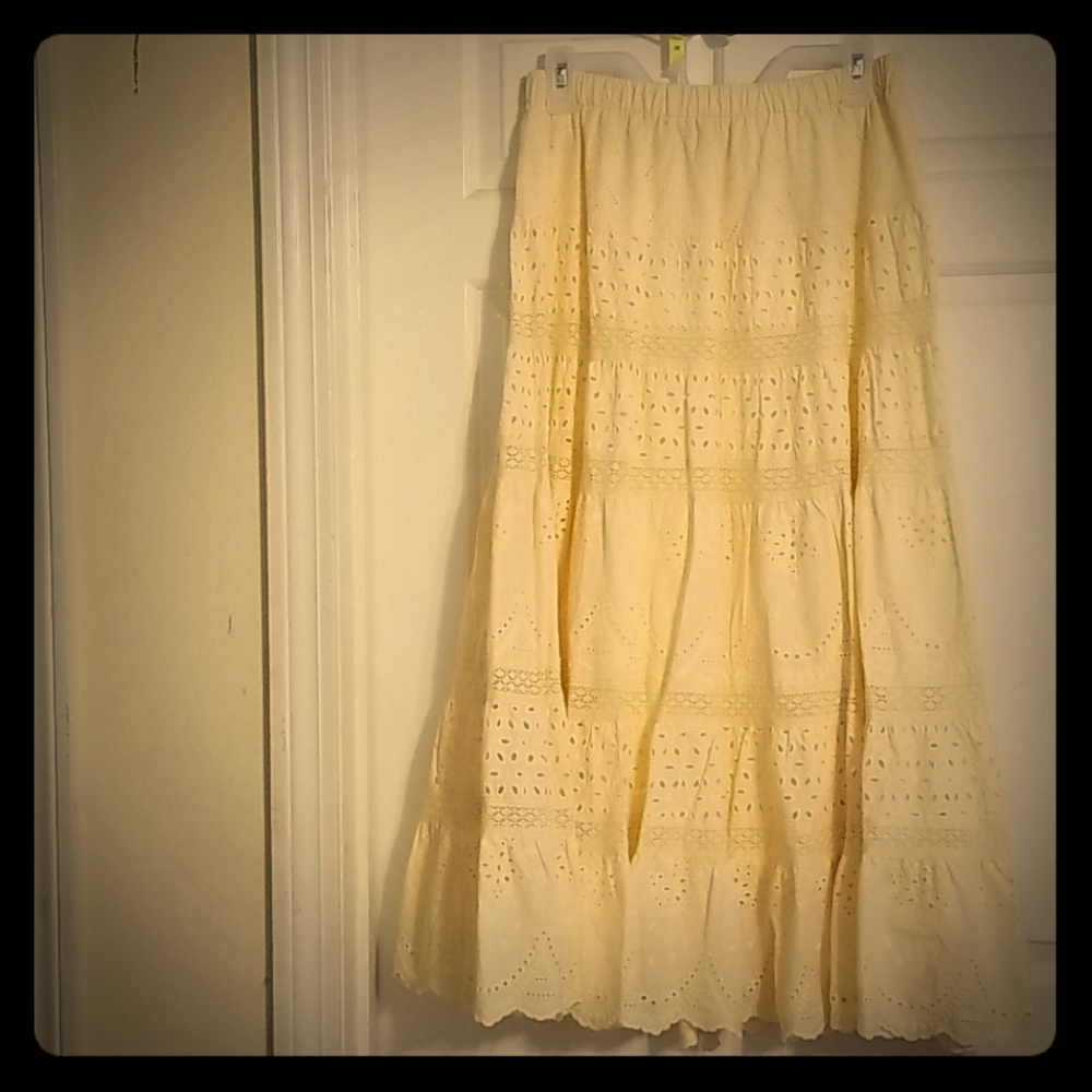 Lacy yellow skirt